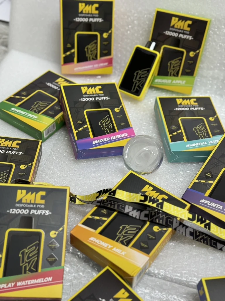 อุปกรณ์ภายในกล่อง VMC 12000 Puffs พร้อมสายคล้องคอ อุปกรณ์ภายในกล่อง VMC 12000 Puffs พร้อมสายคล้องคอ